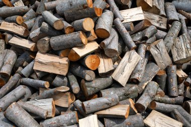 Kışa hazır odun yığını. Tahta günlük kaydı dokusu arkaplanı