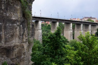 Yazın Ukrayna 'daki Kamyanets-Podilskiy kasabasının manzarası