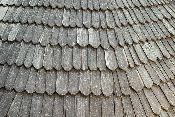 屋顶上铺着木制弹壳 木制背景 — 图库照片