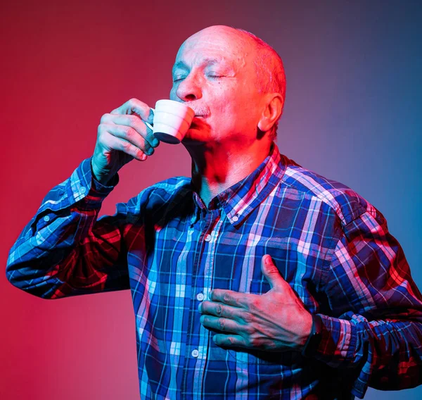 Senior Man Enjoying Cup Coffee Indoors — Stock fotografie