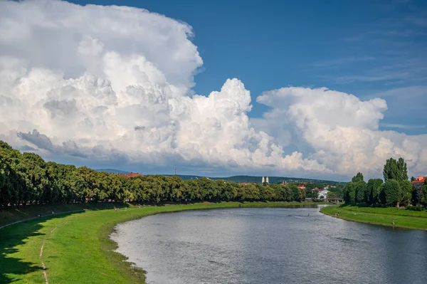 Uzhorod Ukraine Haziran 2020 Uzh Nehri Panoraması Massarik Köprüsü Nden — Stok fotoğraf