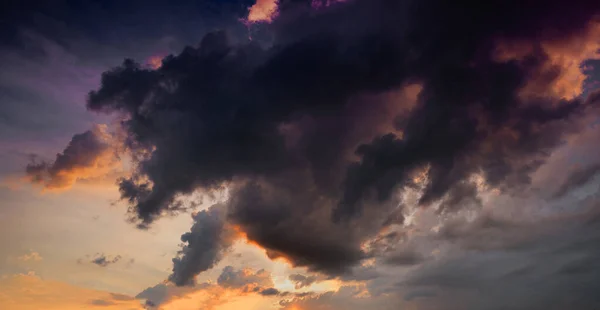 Fondo Natural Abstracto Con Nubes Hermoso Cielo Con Nubes Antes — Foto de Stock