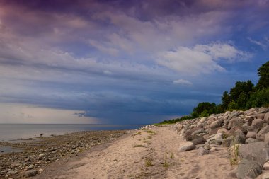 Baltık Denizi 'nde inanılmaz bir gün batımı. Deniz Burnu