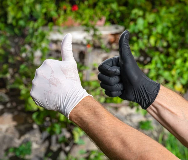 Les Gens Gants Protection Montrant Oui Signe Extérieur — Photo