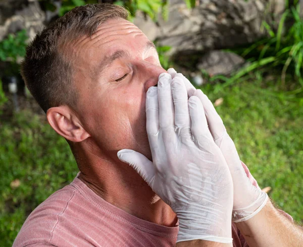 Atención Médica Dolor Concepto Estrés Hombre Enfermo Con Guantes Protectores — Foto de Stock