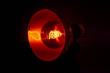 Çatı katının içindeki lambayı kapat. 