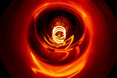 Çatı katının içindeki lambayı kapat. 