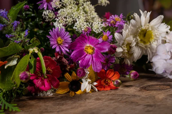 Nahaufnahme Eines Schönen Straußes Heller Blumen — Stockfoto