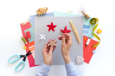 DIY talimatı. Adım adım özel ders. Yaz dekoru yapmak - keçeden yapılmış deniz yıldızlarından yapılmış halat çelengi. El aletleri ve malzemeler. Adım 3