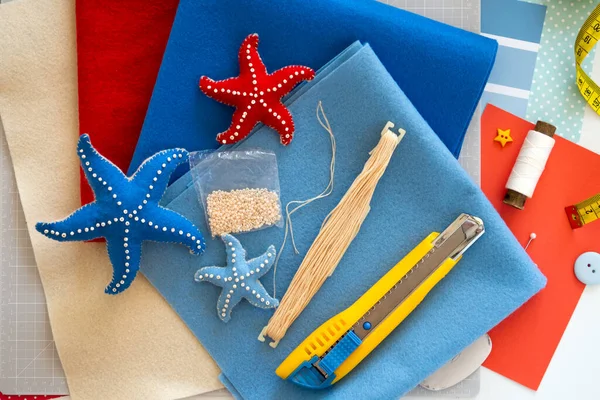 DIY instruction. Step by step tutorial. Making Summer decor - wreath of rope with sea stars made of felt. Craft tools and supplies. Step 1 — Stock Photo, Image