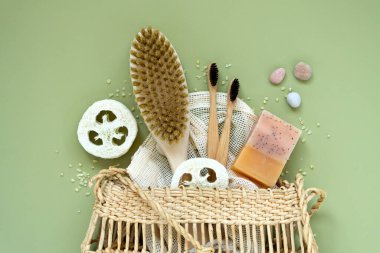 Sıfır atık, doğal organik banyo aletleri. Plastiksiz hayat yok. Ekolojik cilt bakımı, vücut tedavisi konsepti. Bilinçli Minimalizm Vegan Yaşam Tarzı. Yeniden Kullan Geri Dönüşümü Azalt