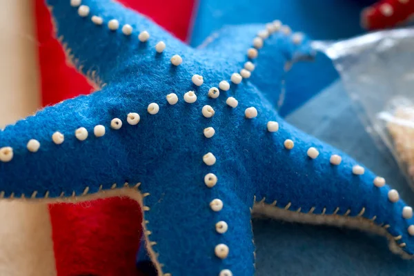 Diy指導 ステップバイステップのチュートリアル 夏の装飾を作る フェルトで作られた海の星とロープの花輪 工芸品 — ストック写真
