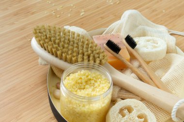 Sıfır atık, doğal organik banyo aletleri. Plastiksiz hayat yok. Ekolojik cilt bakımı, vücut tedavisi konsepti. Bilinçli Minimalizm Vegan Yaşam Tarzı. Yeniden Kullan Geri Dönüşümü Azalt