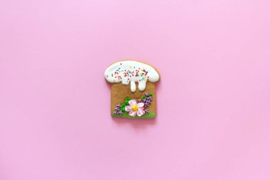 Paskalya afişi ve pankarttaki pembe arka planda Paskalya pastaları. Paskalya Günü için düzgünce selamlar ve hediyeler. Paskalya için tanıtım ve alışveriş şablonu.