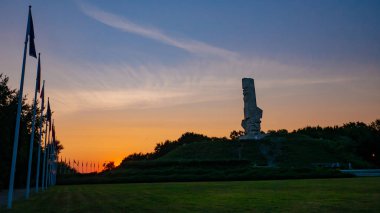Gdansk, Polonya - 08/16/2018. Westerplatte anıt gün batımı sırasında.