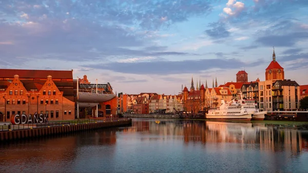 Szeroką Panoramę Gdańska Riverside Budynków Most — Zdjęcie stockowe