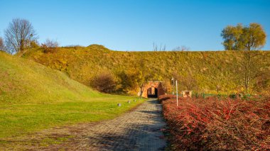 Kasım ayında Gdansk, Polonya Gradowa tepede eski sur.