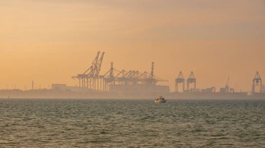 Dct Gdansk, Polonya. Konteyner tesisi. Derin su terminali.