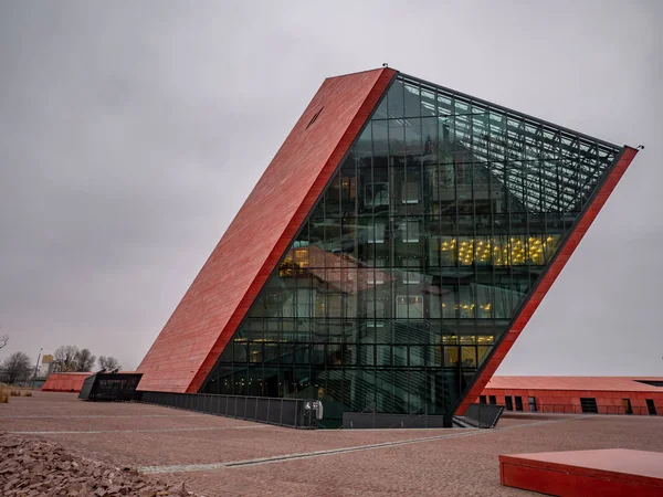 Gdansk, Polonya - 14.02.2019: Bulutlu bir günde İkinci Dünya Savaşı Müzesi.