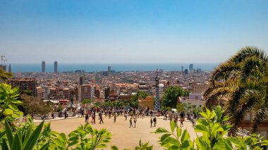 Barselona, İspanya turistik ve şehir manzarası ile Guell Park ünlü yer.