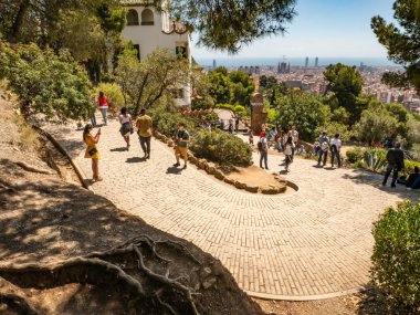 Barselona, İspanya. 12 Mayıs 2019. Park Guell'de sarma yolu. 