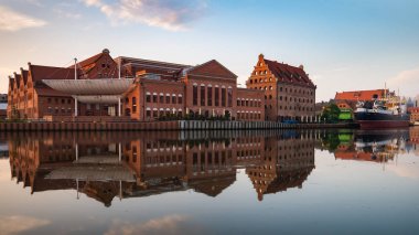Baltık Filarmoni Gdansk gün doğumunda.
