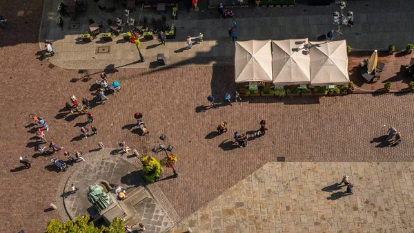 Torun, Polonya. 17 Temmuz 2019. Eski şehir ve Copernicus Anıtı pazarı ile Belediye Sarayı kule havadan görünümü torun, Polonya.