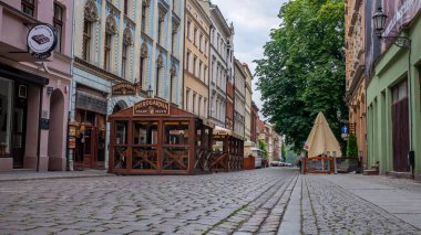 Torun, Polonya. 07/17/2019. Torun, Polonya 'da geleneksel ana yaya sokağı.