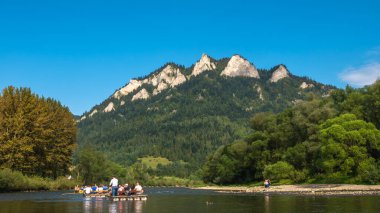 Dunajec Vadisi, Pieniny, Polonya 'da geleneksel rafting,