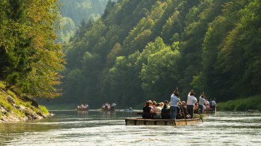 Dunajec Vadisi, Pieniny, Polonya 'da geleneksel rafting,
