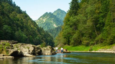 Dunajec Vadisi, Pieniny, Polonya 'da geleneksel rafting,