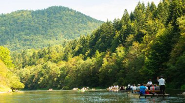 Dunajec Vadisi, Pieniny, Polonya 'da geleneksel rafting,