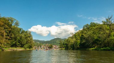Dunajec Vadisi, Pieniny, Polonya 'da geleneksel rafting,