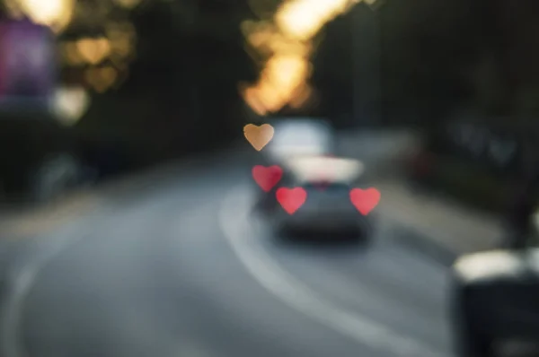 Yol ışıklar arabalar kalp motosiklet akşam defocus