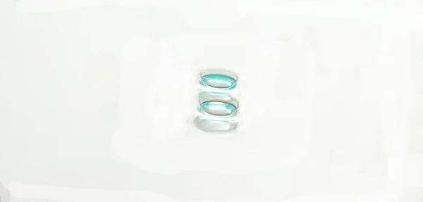 흰색 배경에 격리된 두 개의 콘택트 렌즈의 파노라마. — 스톡 사진