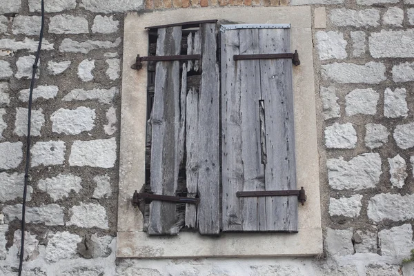 Stare Okna Dom Nad Morzem — Zdjęcie stockowe