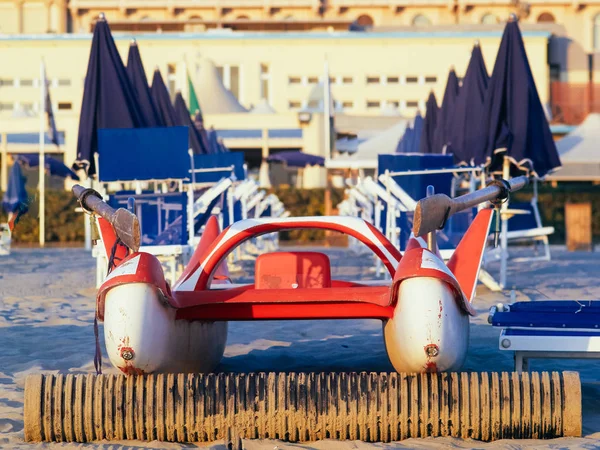 Rescue boat in an italian beach — Stock Photo, Image