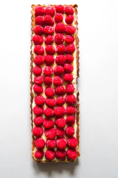 Raspberries rectangular shaped tart — Stock Photo, Image