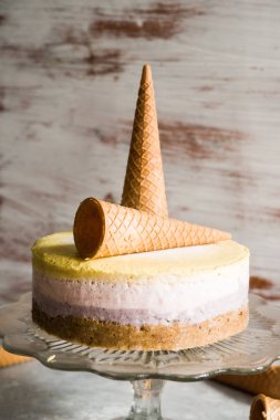 Dondurulmuş cheesecake