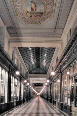 paris sokaklarında