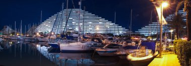 Marina tatil çağdaş mimarisi ni Aydınlandı
