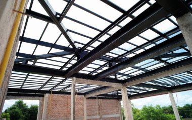 Çelik yapı inşaat altında evin çatısı için.