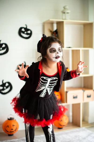 Retrato Asiática Niña Disfraz Halloween Actuación Aterrador Aterrador Expresión Para — Foto de Stock