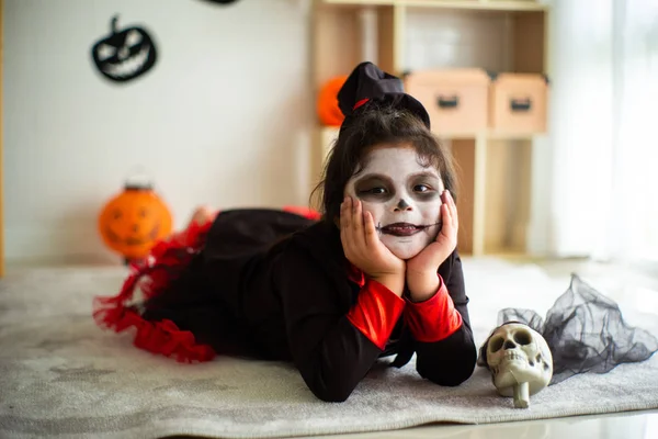 Портрет Азиатская Маленькая Девочка Костюме Хэллоуина Улыбается Камеру — стоковое фото
