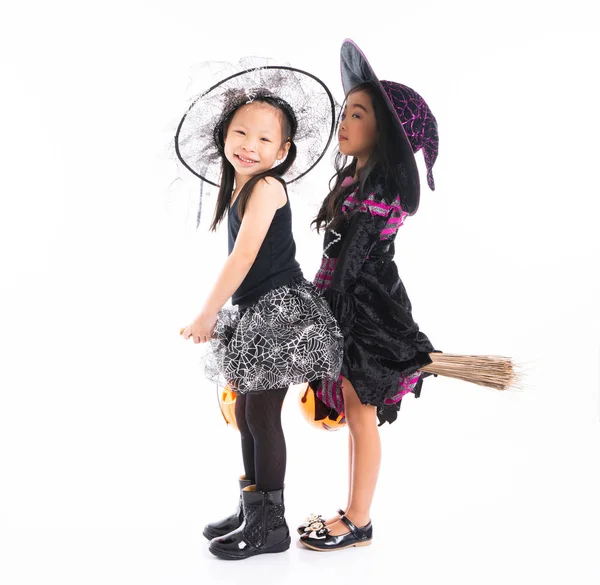 Portret Dziewczyny Azjatki Halloween Kostium Jazda Miotła Razem Holind Dyni — Zdjęcie stockowe