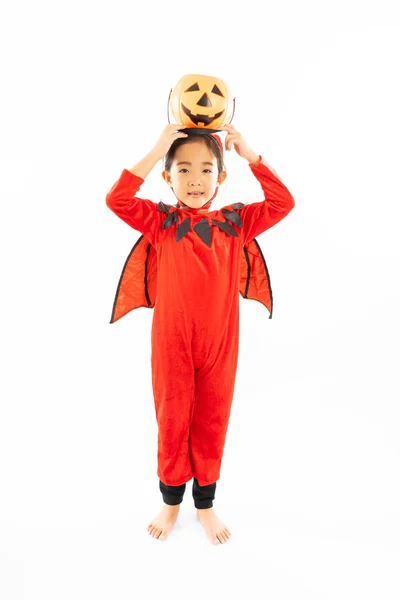 かぼちゃのハロウィン祭の肖像画アジア赤い悪魔でかわいい女の子の衣装します — ストック写真