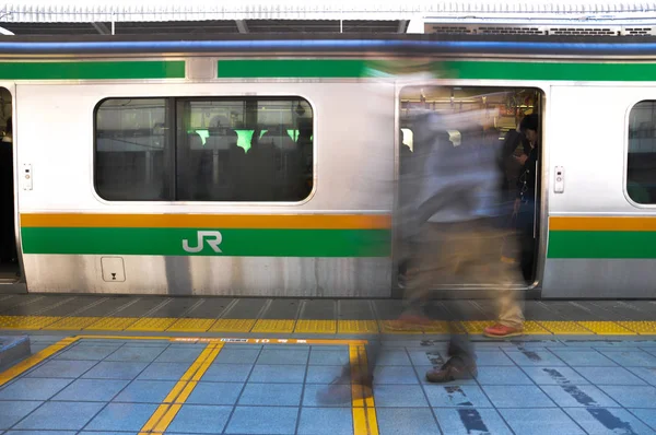 Tokyo Japon Novembre 2014 Les Passagers Mouvement Réveillent Dans Plate — Photo