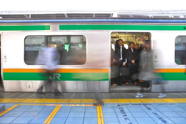 Tokyo Japon Novembre 2014 Les Passagers Mouvement Réveillent Dans Plate — Photo