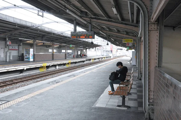 Tokyo Japon Novembre 2014 Les Voyageurs Attendent Train Gare Avec — Photo