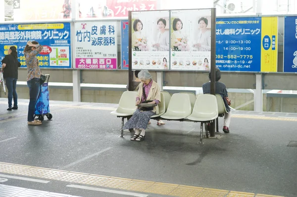 Fukuoka Giappone Agosto 2016 Ritratto Donna Anziana Che Viaggia Sola — Foto Stock